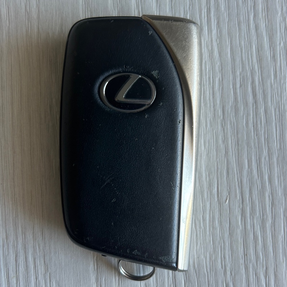Lexus Remote Car Key Fob - Picture 2 of 4